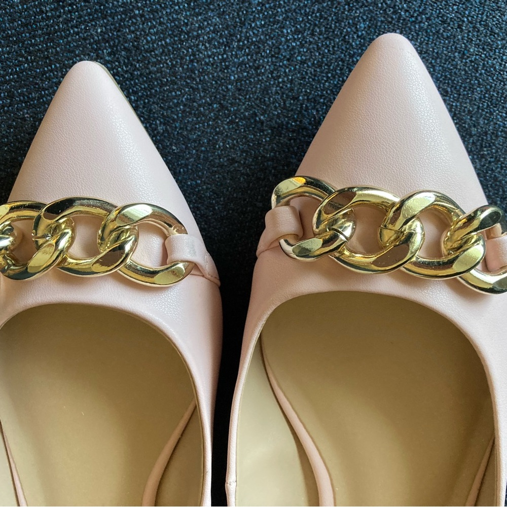 Women’s Mix 6 Flats. Pink with gold chain ,size 7 1/2 M. Worn once.
